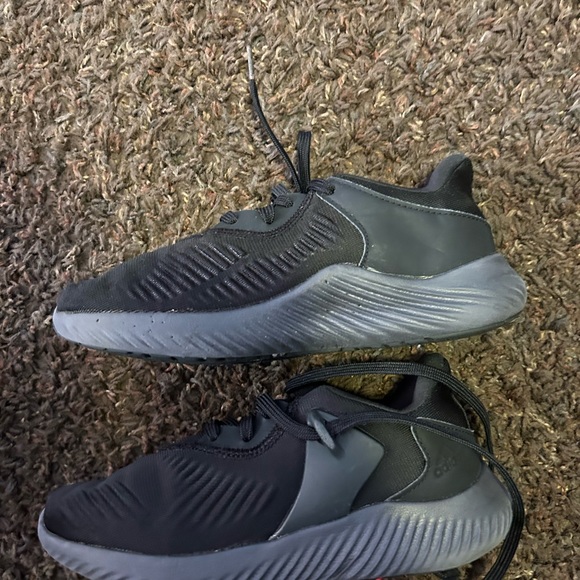 Adidas shoes size 1 - Picture 2 of 5